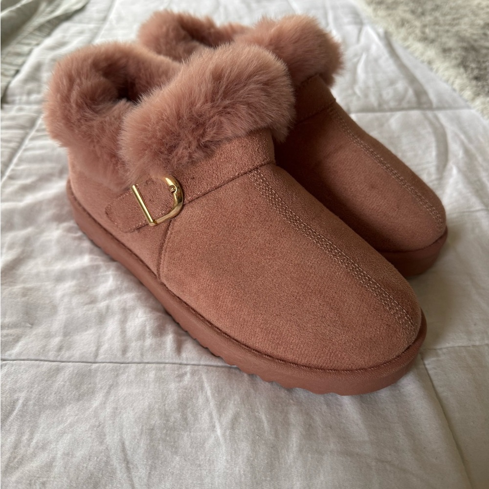 Super super soft pink booties!